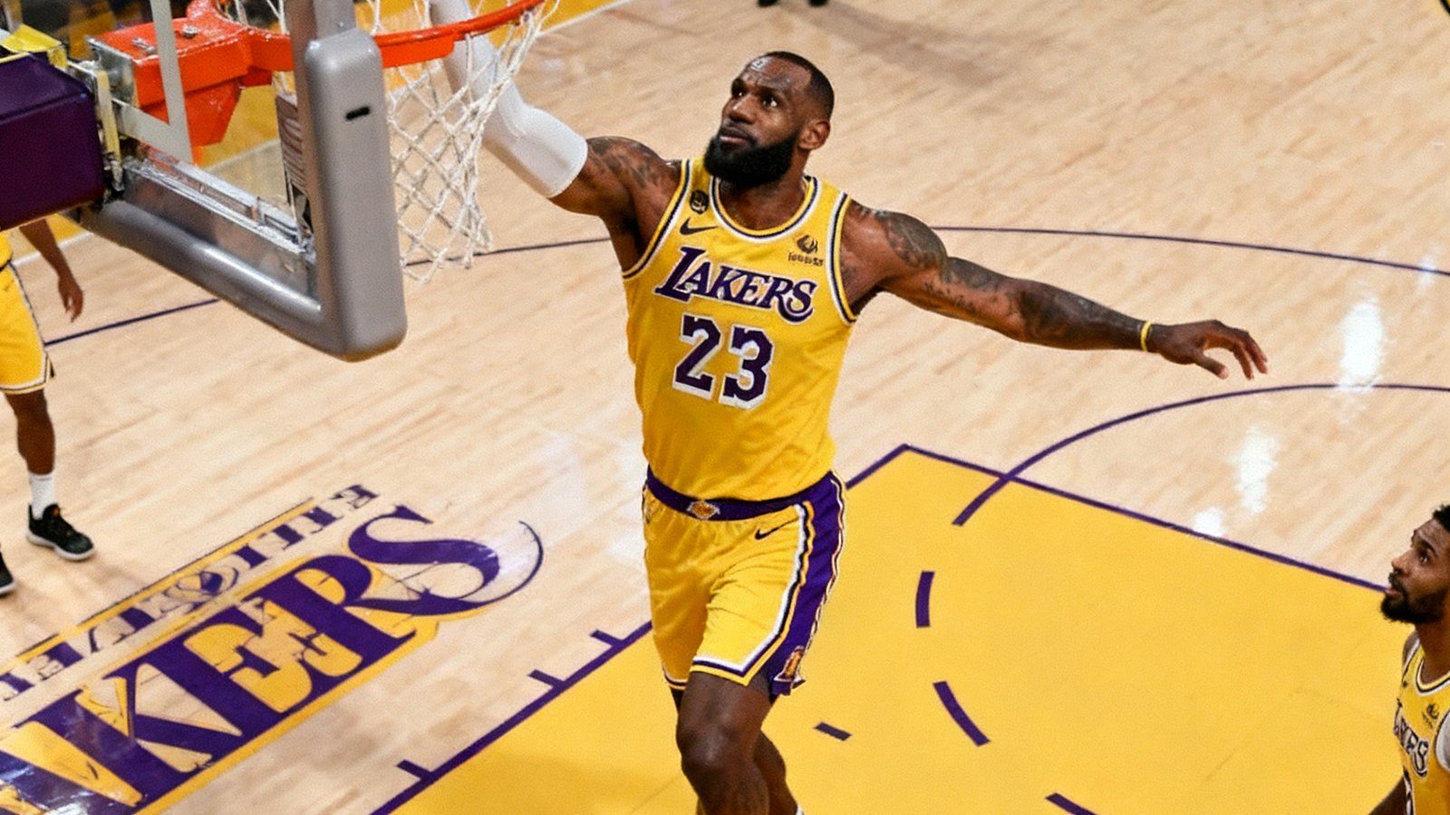 88直播单进球剪辑界面展示NBA湖人队勒布朗·詹姆斯的一记精彩扣篮回放片段，画面清晰流畅，播放进度条显示视频总时长38秒